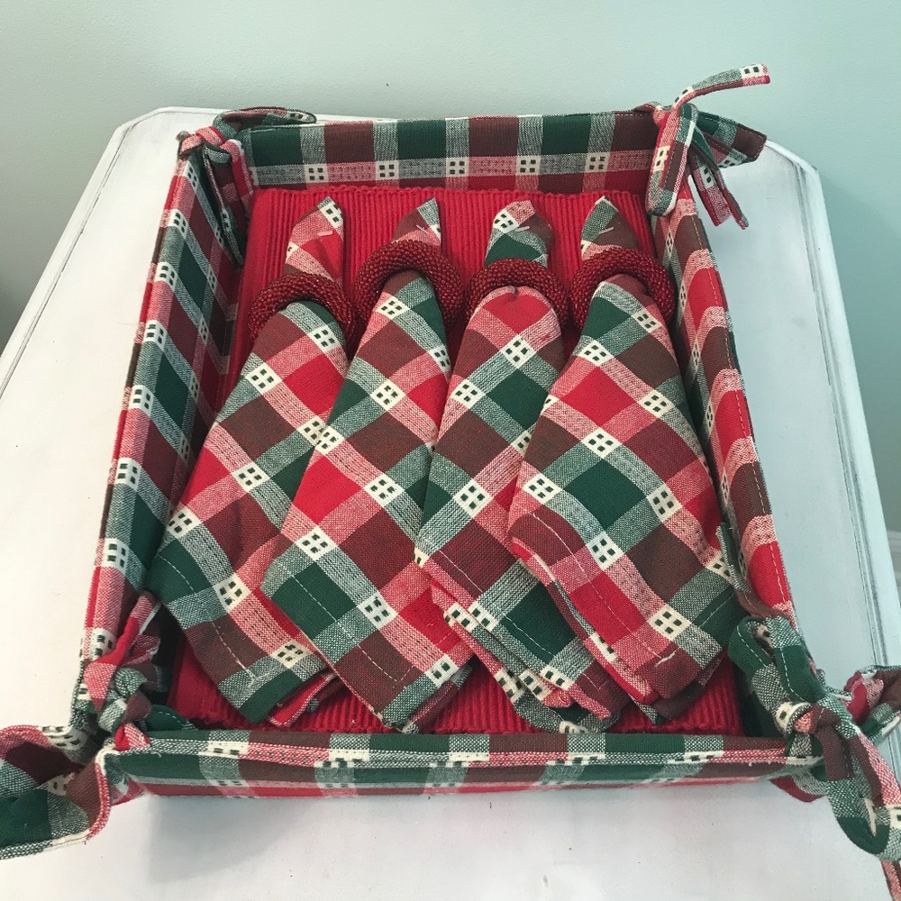 NWOT Christmas set for 4